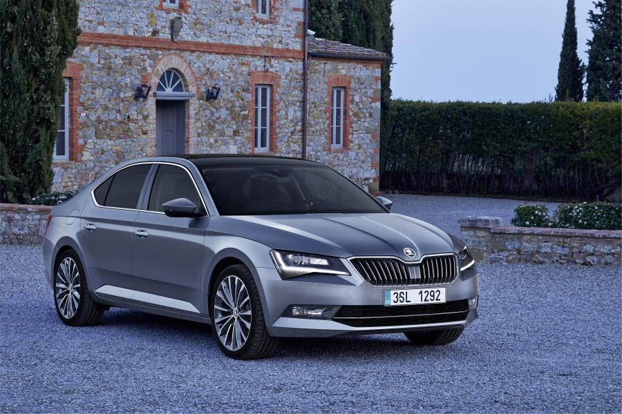  Skoda Superb 2015 года  (фото 2 из 27)